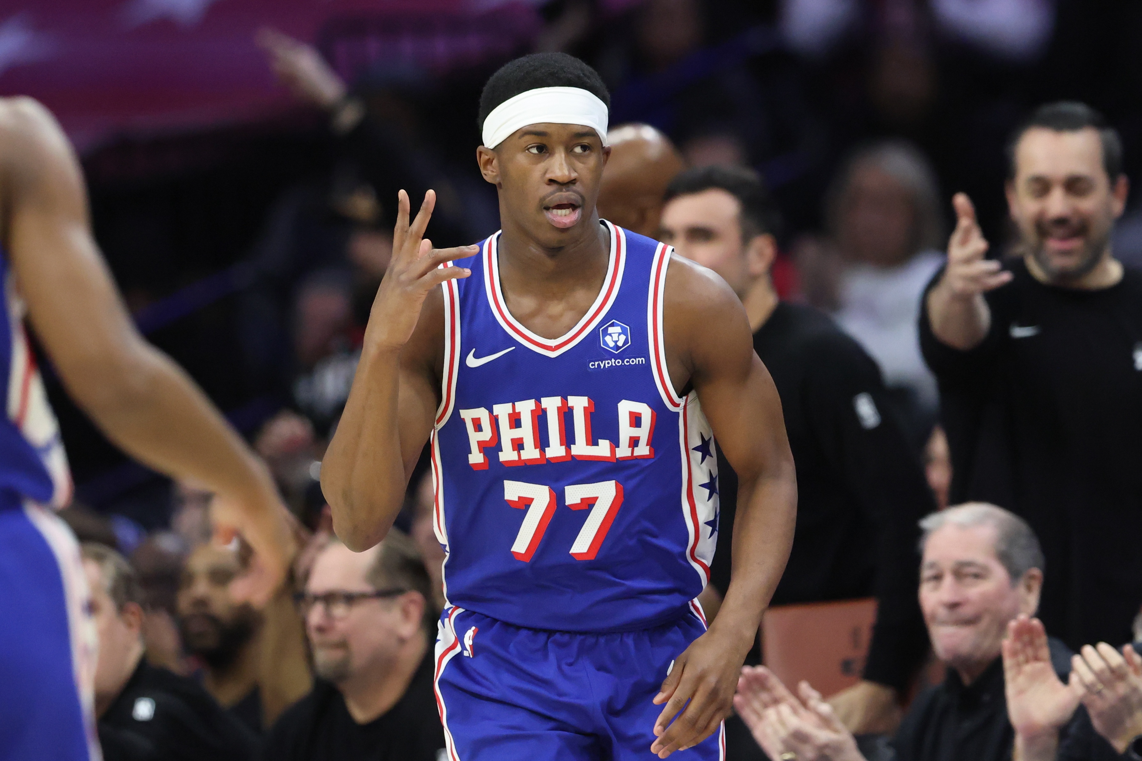 如意体育app-打得可以!埃奇库姆16中7拿到19分10板2助4断